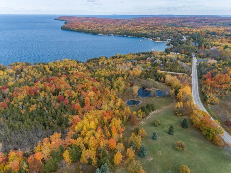 Top Reasons to Book Your Fall Getaway to Door County in 2024